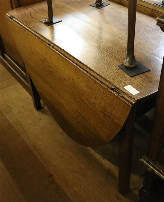 Oak drop leaf flap table(-)